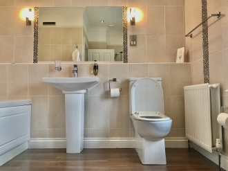 the charterhouse guest house | bed and breakfast | deluxe riviera  image 2