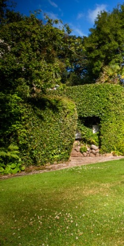 close to both the sea and Cockington Village