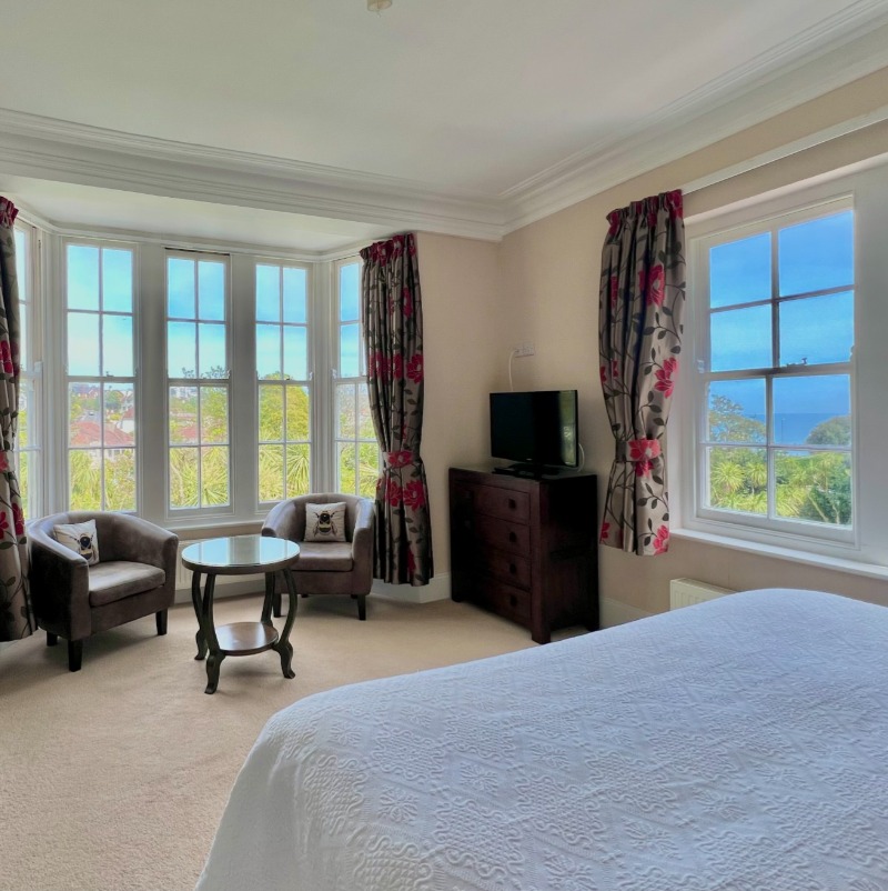 Super large room with super king size bed
