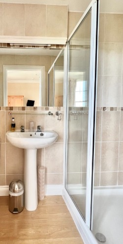 King size bed and large ensuite shower